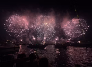 Feux d'artifice à Cannes depuis un Bateau